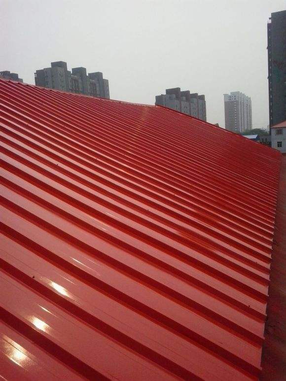 農村舊房彩鋼翻新最簡單方法?彩鋼板屋面噴漆施工方案?